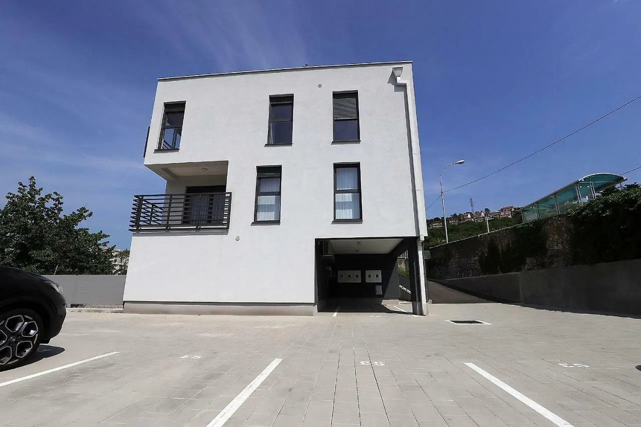 Studio Apartment Ada 2
